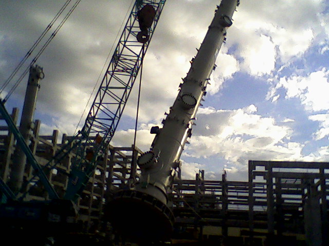 Process column being erected by a crawler crane