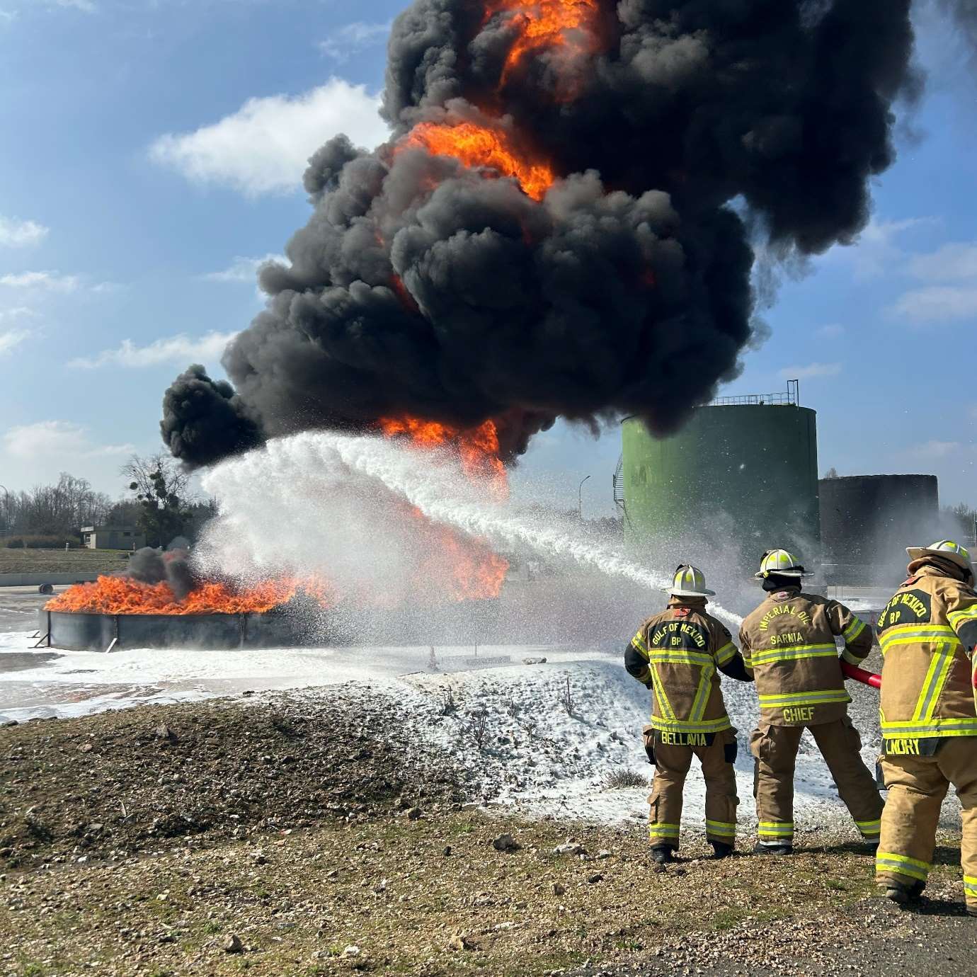 Large-scale firefighting foam performance test